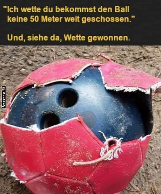 Wenn Bowlingkugel und Fußball fusionieren Wenn Bowlingkugel und Fußball fusionieren