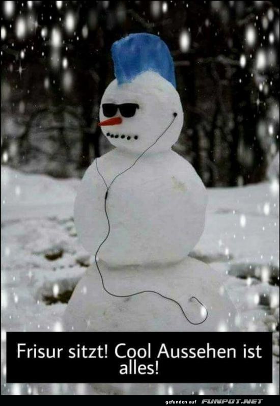 Schneemann mit Style und Schnee-Mohawk