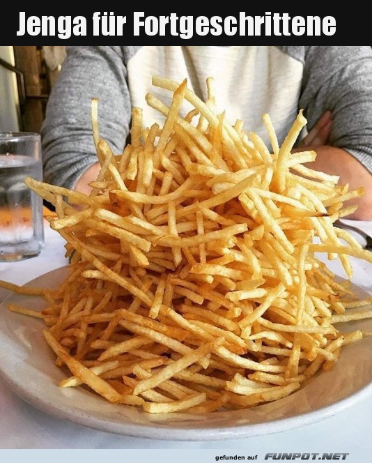 Jenga mit Pommes: Mehr Mut, mehr Hunger!