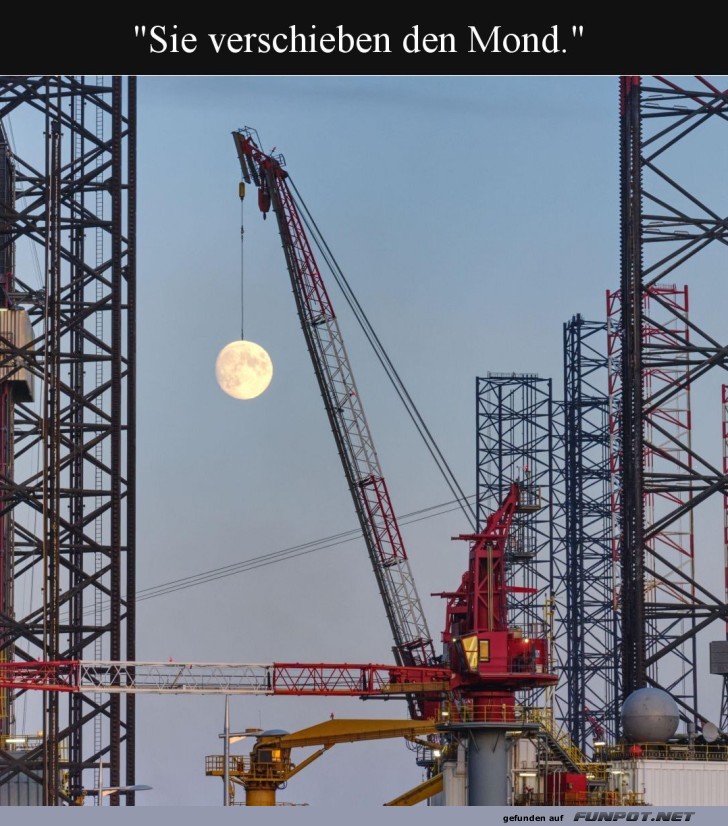 Kran hebt den Mond!