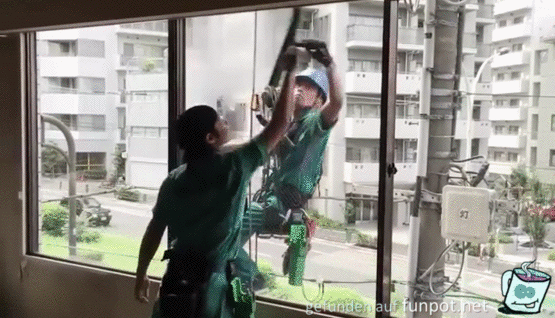 Synchron Fenster putzen