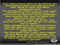 Eine �ltere Dame steht an der Reling des Kreuzfahrtschiffes