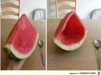 Mein Bruder hat mir ein St�ck Wassermelone �brig gelassen