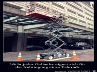 Fahrrad an falschem Gel�nder angeschlossen