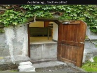 Holztr zur magischen Gartenwelt