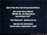 eine Frau l�st Kreuzwortr�tsel.......