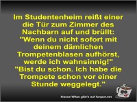 Im Studentenheim rei�t einer die T�r zum Zimmer des...