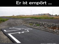 Frustrierter Fu�g�nger trifft auf Ende der Stra�e