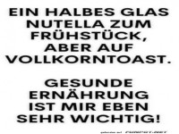 Gesunde Ern�hrung mit Vollkorntoast und Nutella