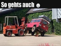 Kreative Autoreparatur mit Gabelstapler