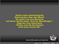 Gehen zwei amerikanische Astronauten über den Mond