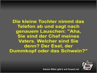Die kleine Tochter nimmt das Telefon ab und sagt nach...