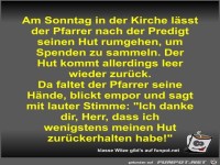 Am Sonntag in der Kirche lässt der Pfarrer nach der Predigt