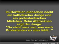 Im Dorfteich planschen nackt ein katholischer Junge und ein