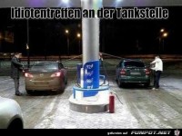 Idiotentreffen an der Tanke.....