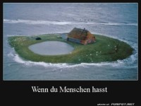 Einsames Haus auf einer kleinen Insel