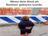 Kind betrachtet Baustelle