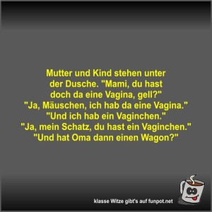 Mutter-und-Kind-stehen-unter-der-Dusche.jpg von Fossy