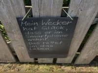 Wecker zeigt Smartphone-Skills!
