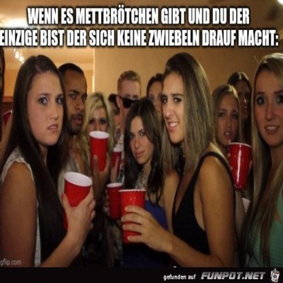 Auf-Mettbr&ouml;tchen-geh&ouml;ren-Zwiebeln.jpg von Sweetheart