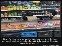 Kreativer Ladenbesuch mit Katzen�berraschung