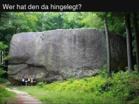 Riesiger Felsbrocken im Wald entdeckt