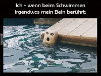 Lustige Reaktion auf unerwartete Ber�hrung