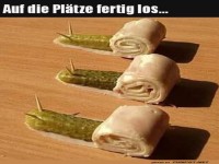 Humorvolle Snack-Idee mit Gurkenrennen