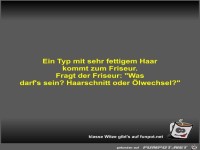 Ein Typ mit sehr fettigem Haar kommt zum Friseur