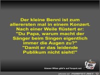Der kleine Benni ist zum allerersten mal in einem Konzert