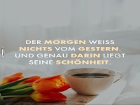 Morgens mit Kaffee und Blumentupfer