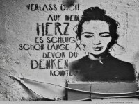 Herzensanweisung an der Wand