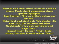 Henner und Hein sitzen in einem Caf� an einem Tisch direkt