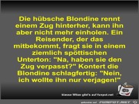 Die h�bsche Blondine rennt einem Zug hinterher