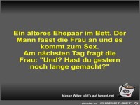 Ein lteres Ehepaar im Bett