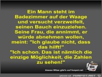 Ein Mann steht im Badezimmer auf der Waage und versucht...