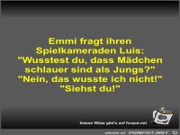 Emmi fragt ihren Spielkameraden Luis