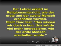 Der Lehrer erklärt im Religionsunterricht