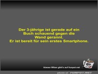 Der 3-jährige ist gerade auf ein Buch schauend gegen die...