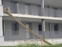 Kreative Katzenrampe im Wohnhaus