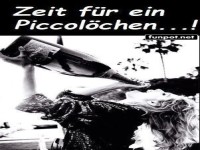 Prost! Nur ein kleines Schl�ckchen.