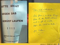 Bitte nicht gegen das Ger�st laufen...