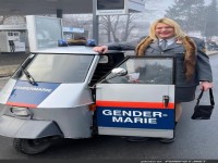 Fahrzeug mit Aufschrift 'Gender-Marie'