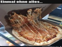 Pizzabelag h�ngt am Karton