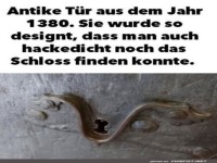 Antike Tr mit cleverem Schlossdesign