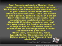 Zwei Freunde gehen ins Theater