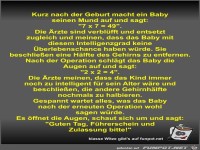 Kurz nach der Geburt macht ein Baby seinen Mund auf und sagt