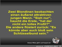 Zwei Blondinen beobachten einen äußerst attraktiven jungen