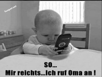 Baby telefoniert: Oma wird angerufen