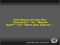 Zwei Bayern auf dem Klo